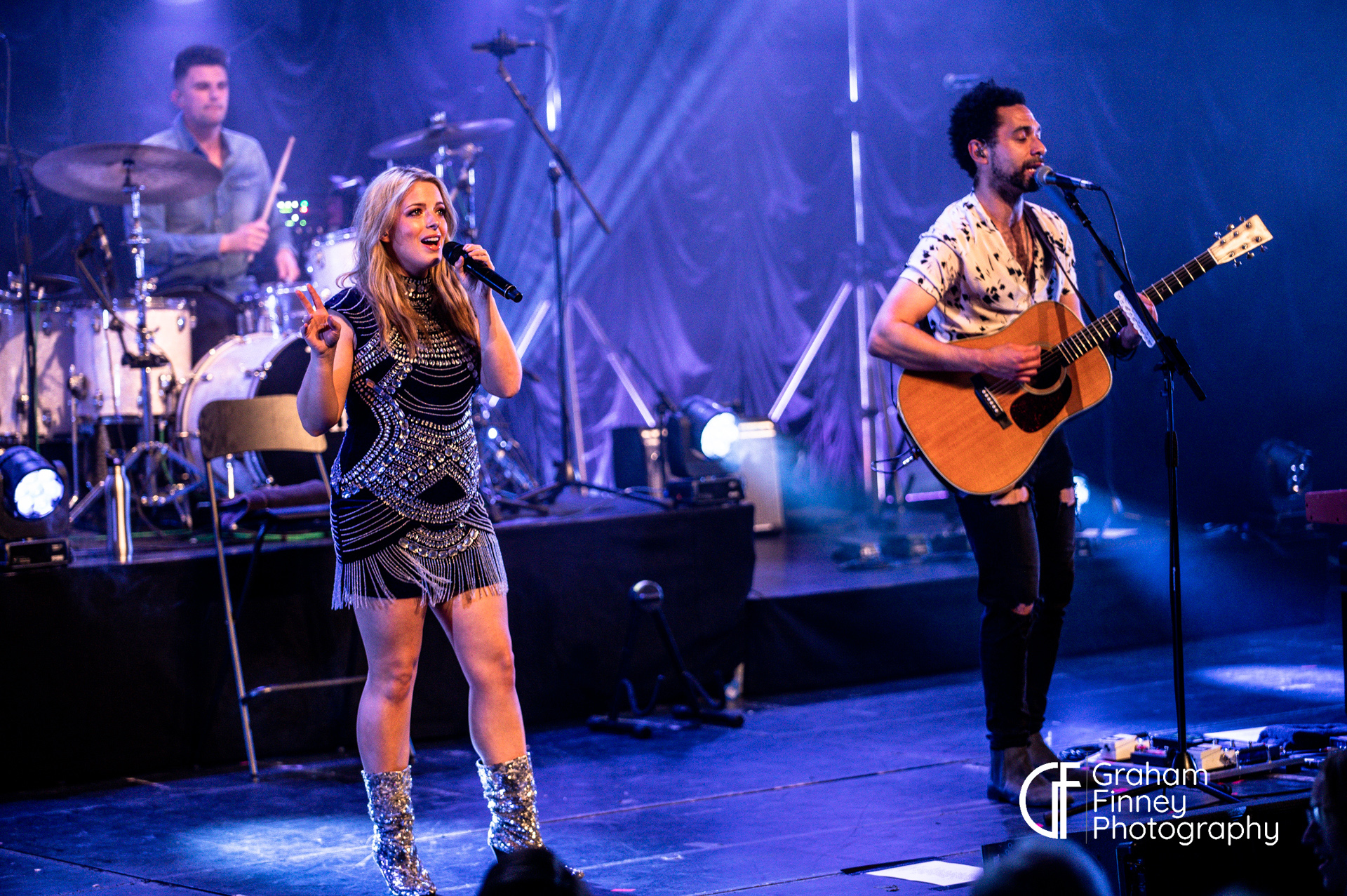 Lingvistică Navy Grajd  Country Duo The Shires (w/ Eric Paslay) Light Up York's Barbican Theatre  [Photos] - V13.net