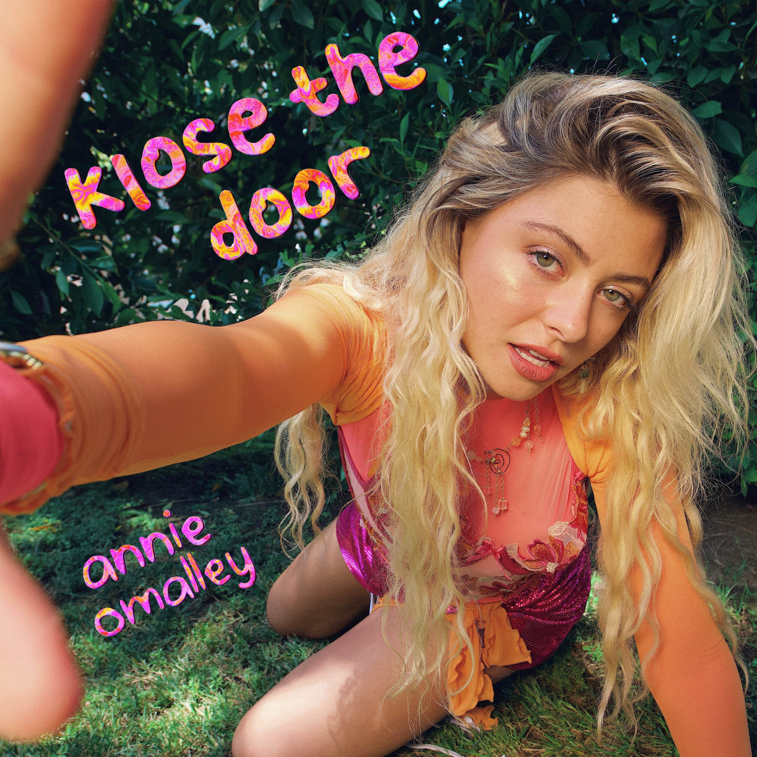 Annie Omalley ‘Klose The Door’ album artwork