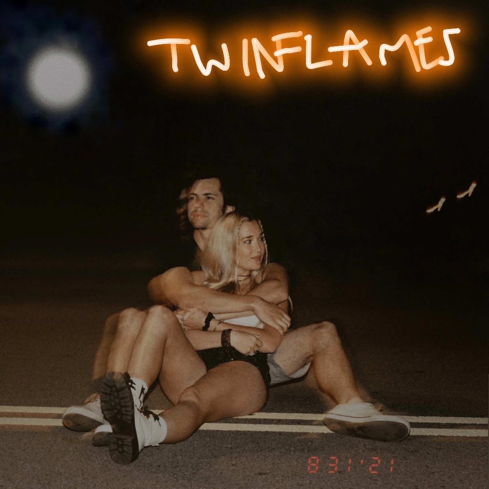 Artwork for the single “TWINFLAMES” by Chloé Caroline