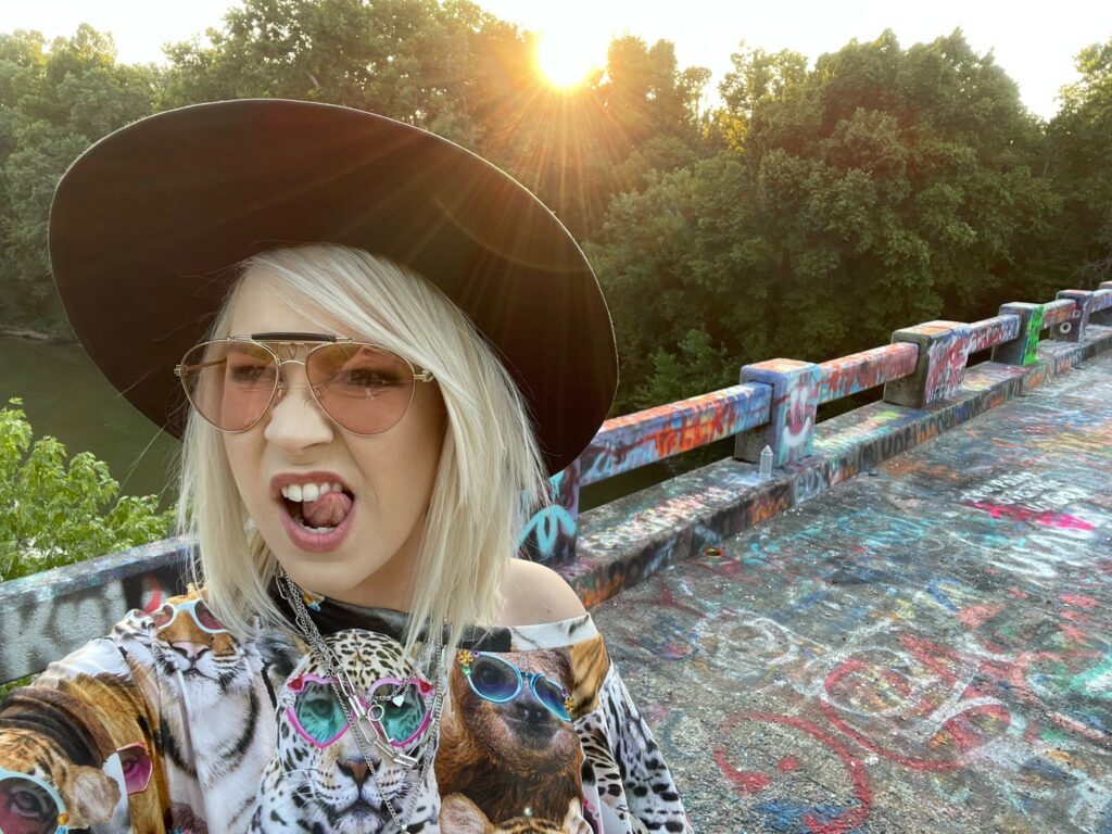 Theresa-Jeane-Graffiti-Selfie